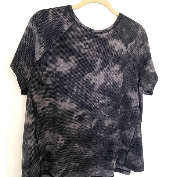 Athleta Black and Gray Ultimate Train Printed Short Sleeve Lightweight Tee Sz 1X - Picture 3 of 11